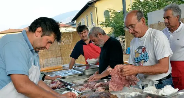 «Il bue allo spiedo a Mori è una macabra iniziativa»