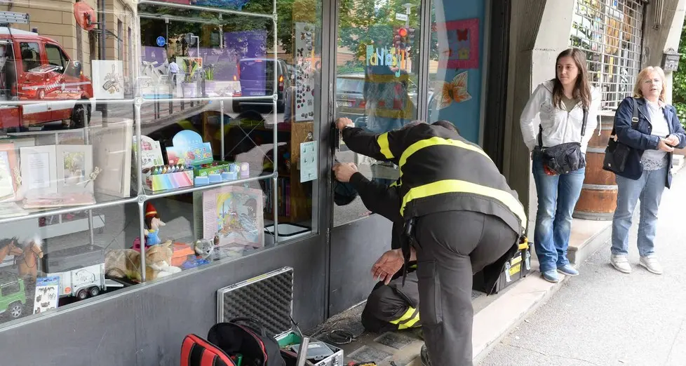 Raid ladresco, sette colpi in città