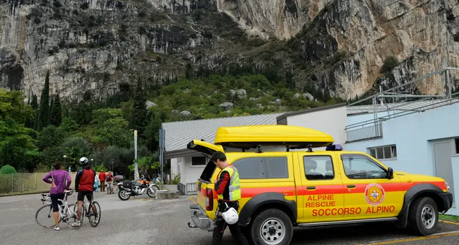 Giovane trovato morto vicino alla ferrata