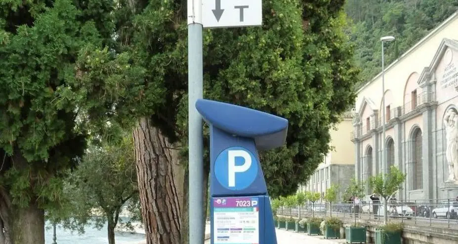 Ora il parcheggio si paga con lo smartphone
