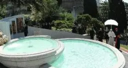 Una fontana made in Trentino per le preghiere del papa in Vatican
