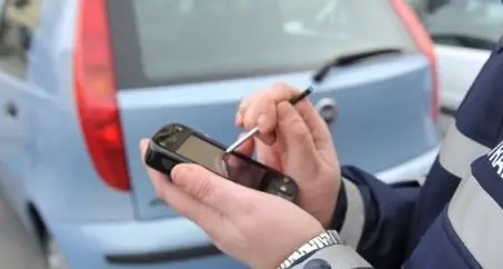 Multe, ora il vigile le farà col telefonino