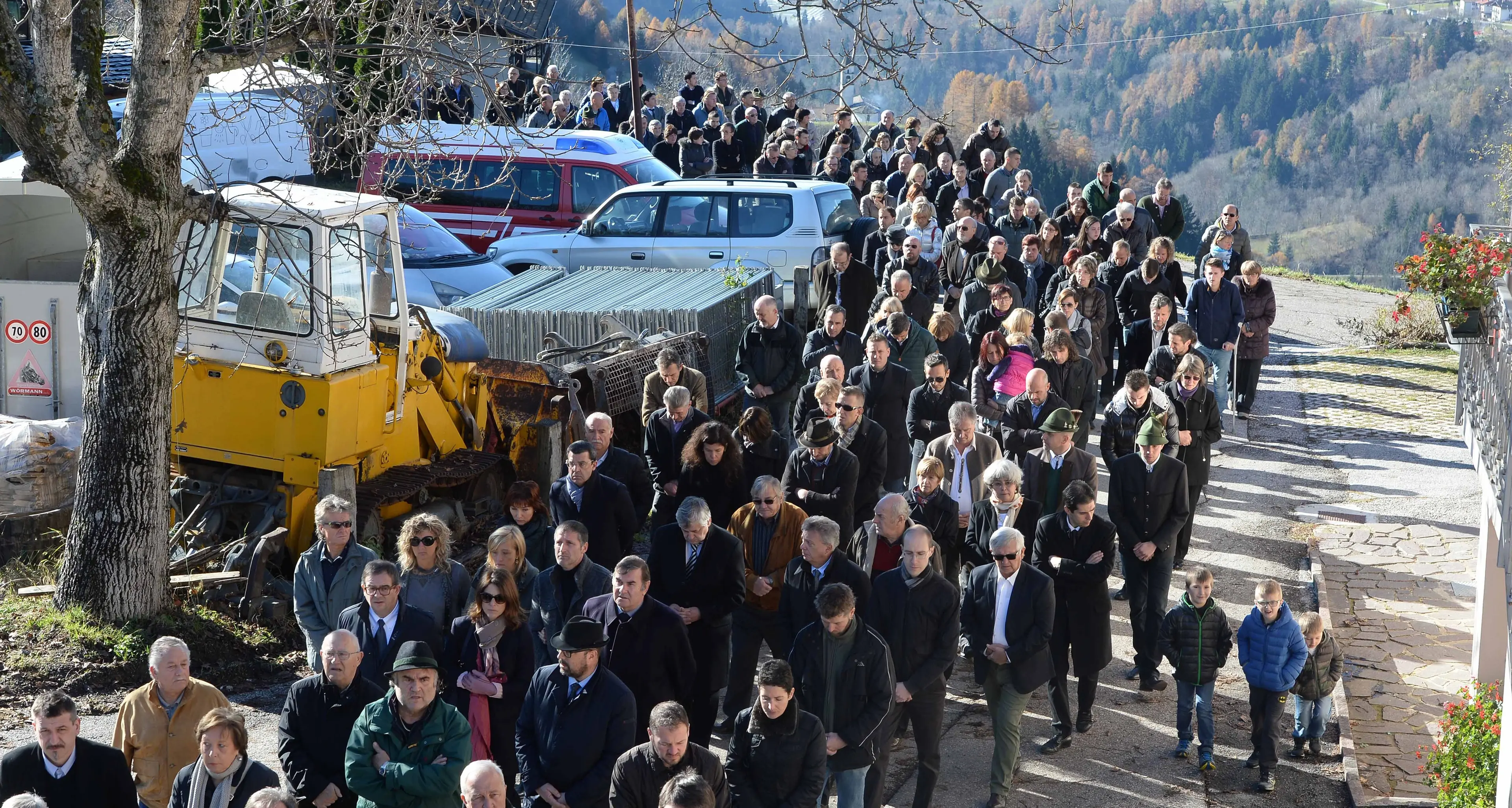 Moltrer, lo straziante addio della sua gente