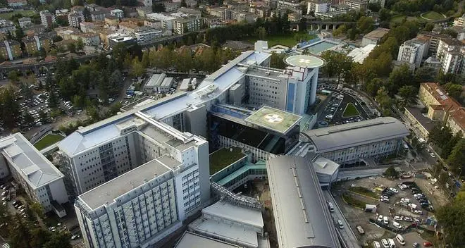 Partorisce in coma, la neonata si salva