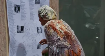 Festeggia troppo la laurea: multa per ubriachezza