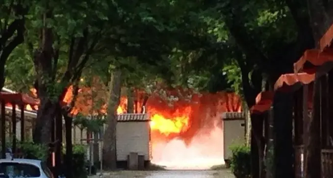 Camping in fiamme, roveretani in fuga