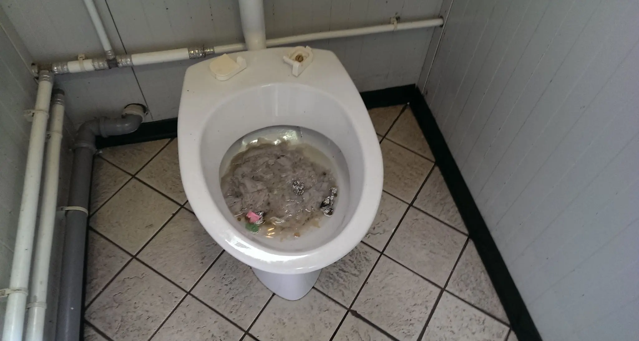 Il degrado della stazione immortalato da Cia