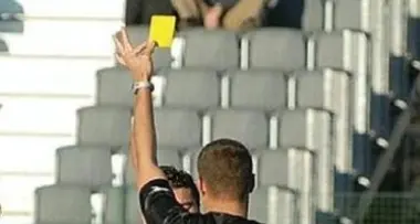 Arbitro aggredito, partita sospesa