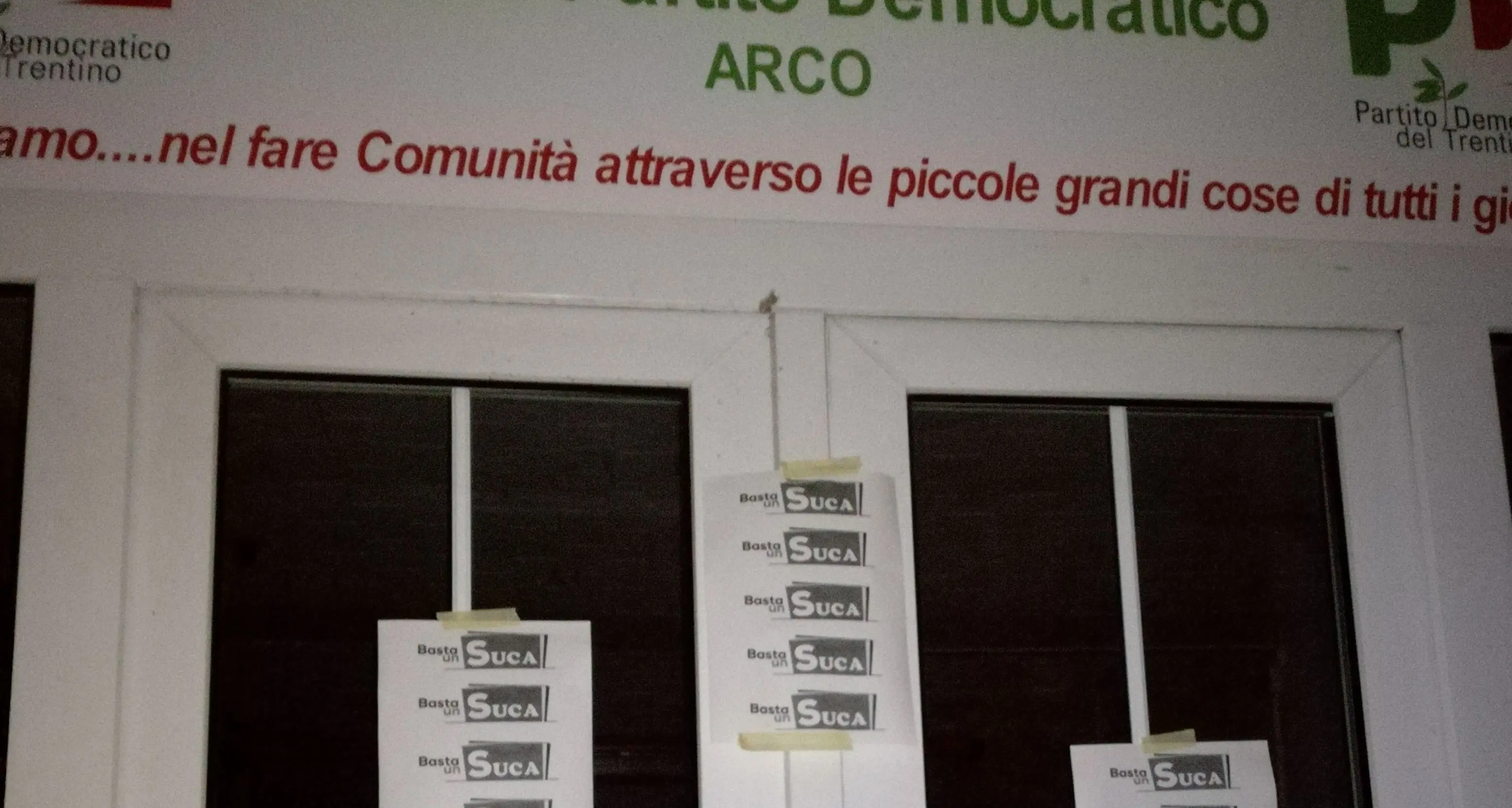 Referendum, blitz contro le sedi del Pd