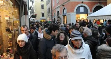 L'assalto dei 50 mila per Santa Lucia / VIDEO