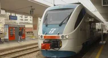 Centinaia di firme per salvare i treni / FIRMA