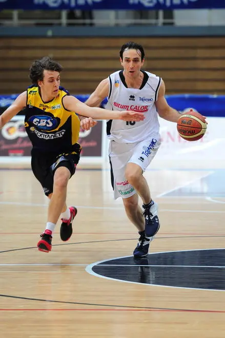 Aquila Basket, ritorna Santarossa