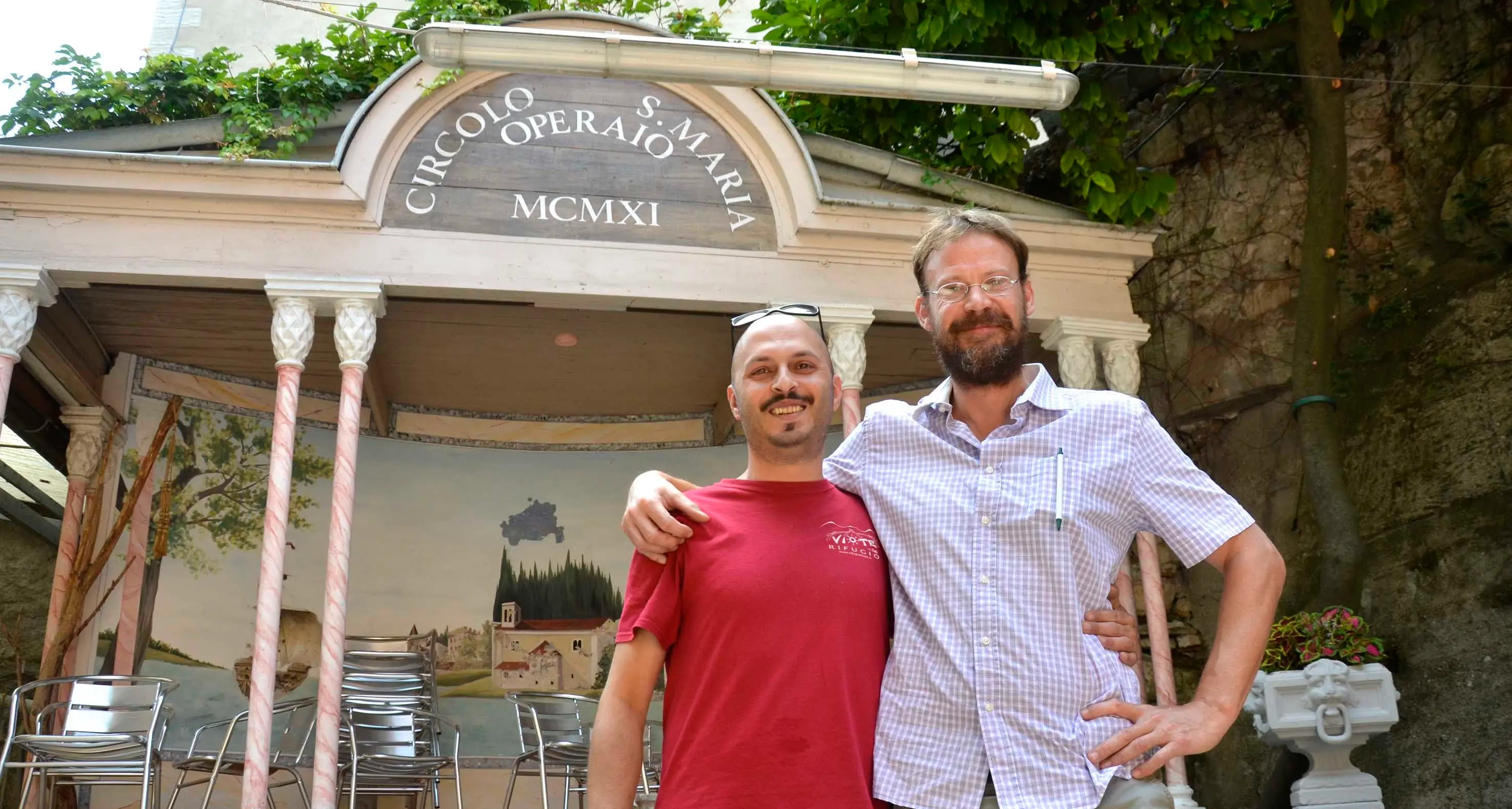 Tecilla e Cimonetti al bar del Circolo Operaio