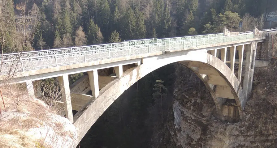 Al Ponte dei Servi messa di don Farina: no ai suicidi