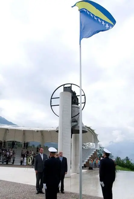 Sul Colle sventola la bandiera della Bosnia Erzegovina
