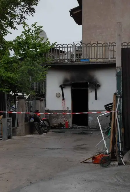 Tragedia a Gardolo, giovane muore intrappolato nella casa in fiamme