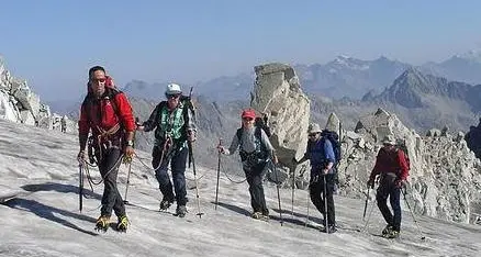 Ora gli albergatori diventano guide turistiche: e scoppia la polemica
