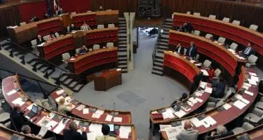 Riduzione consiglieri, la Commissione dice no