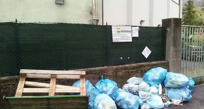Rifiuti e condomini ribelli, un altro caso a Cristo Re