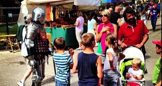 Mercatino a Canazei Gli artigiani locali: «Ci hanno escluso»