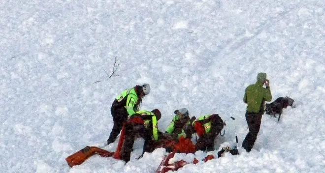 Slavina sul Lagorai: sotto la valanga per 35 minuti, salvo
