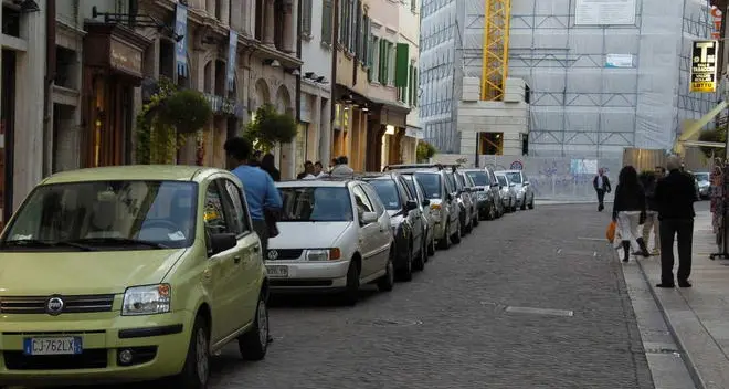 Due ragazzi derubati dalla “banda dei sette”