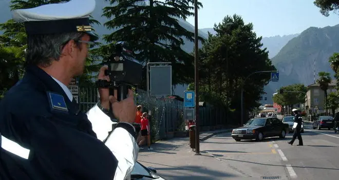 Contesta la multa, ora la deve pagare 4 volte