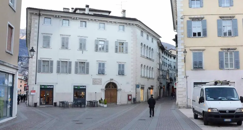 Pestaggio in strada, giovane massacrato