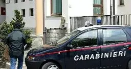 Trento, getta acqua bollente contro i carabinieri e ne manda uno all'ospedale