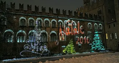 Trento: Avvento, calendario luminoso acceso su Palazzo Pretorio