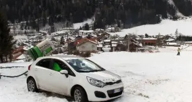Traditi dal gps: auto sulla pista da sci
