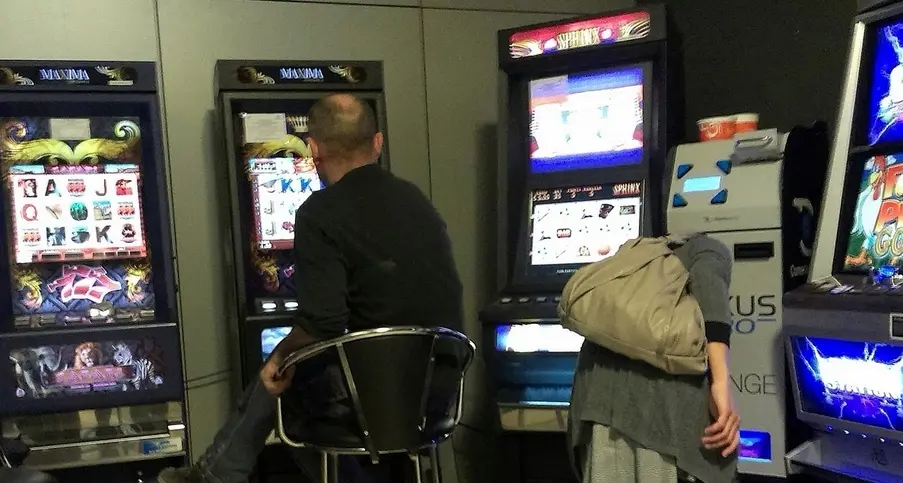 Azzardo, c’è la legge: slot via dalle sale giochi