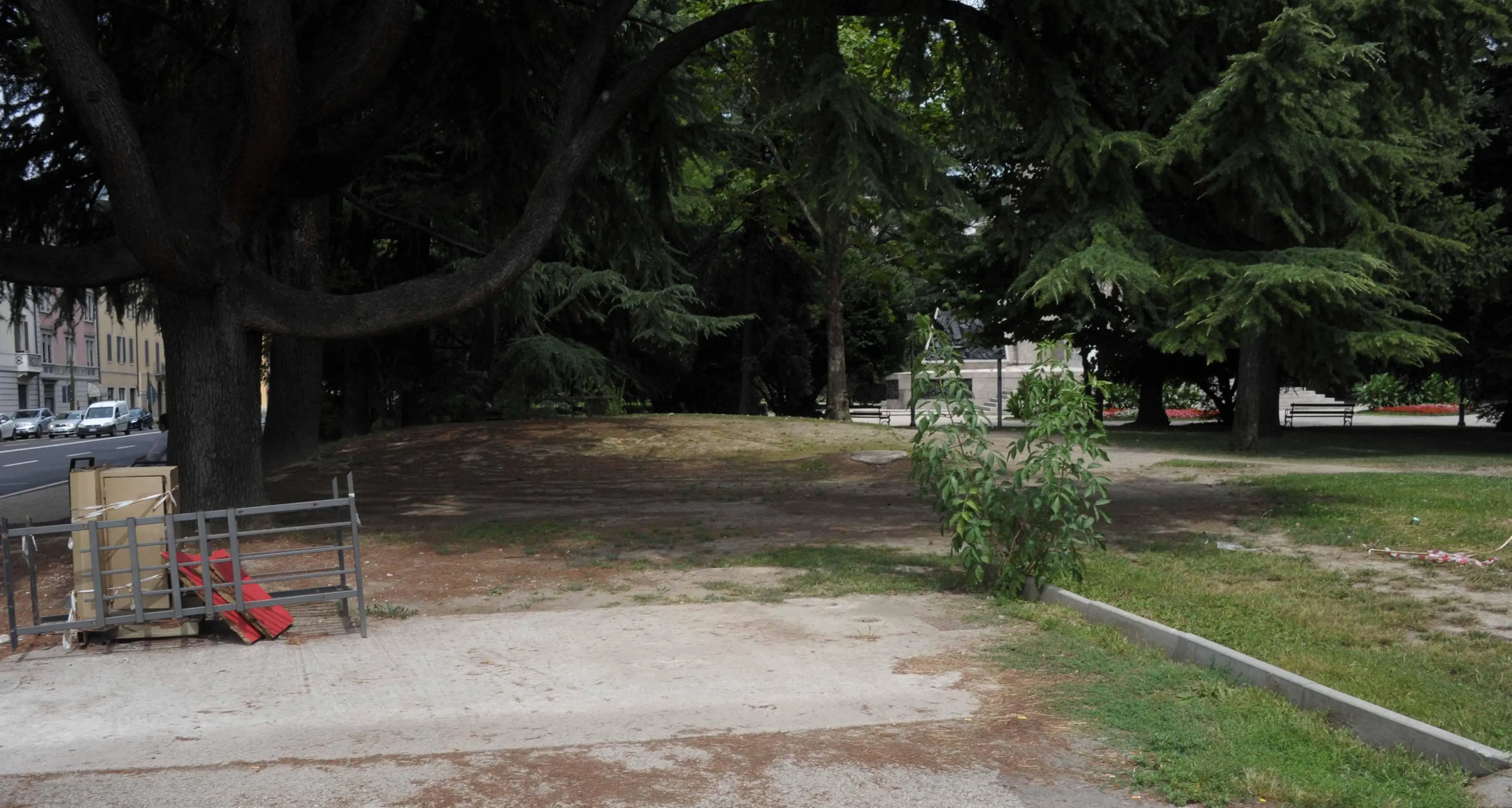 Giovane accoltellato in piazza Venezia