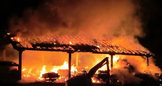 Terlago, in fiamme un fienile