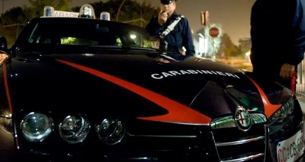 Pregiudicato e senza fissa dimora \"occupa\" una macchina in sosta