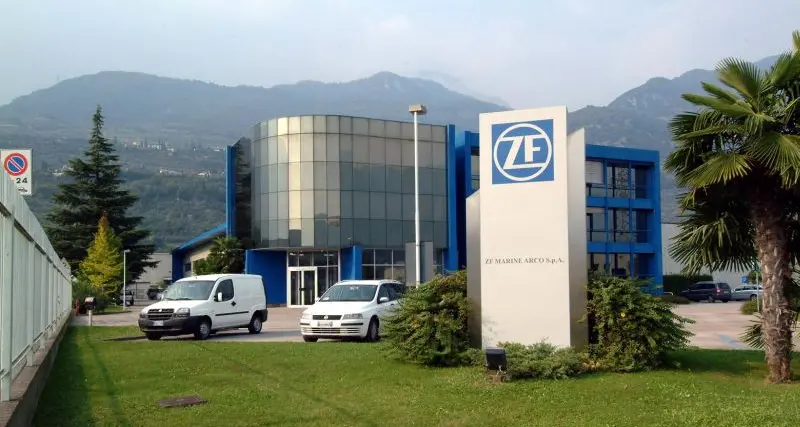 Annunciati 31 esuberi alla Zf Marine di Arco