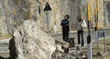 Frana, chiusa la strada per Serrada
