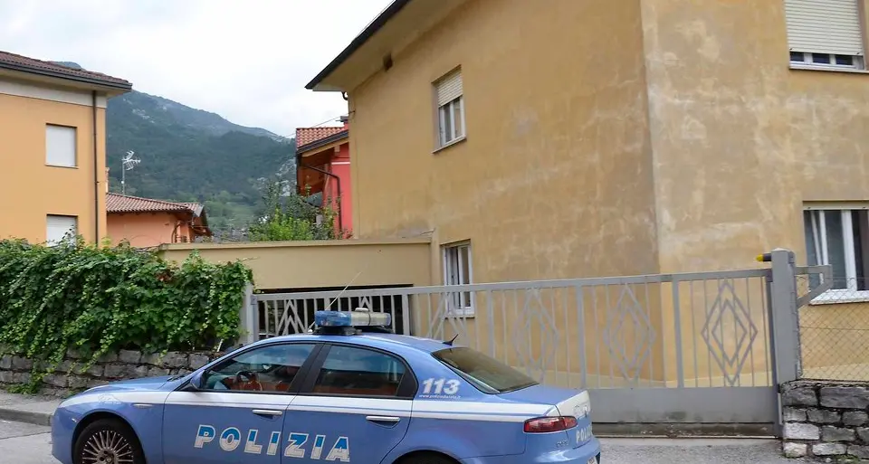 Anziana aggredita e scippata sotto casa