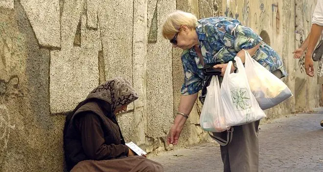 Blitz anti-mendicanti a Trento: sette multe