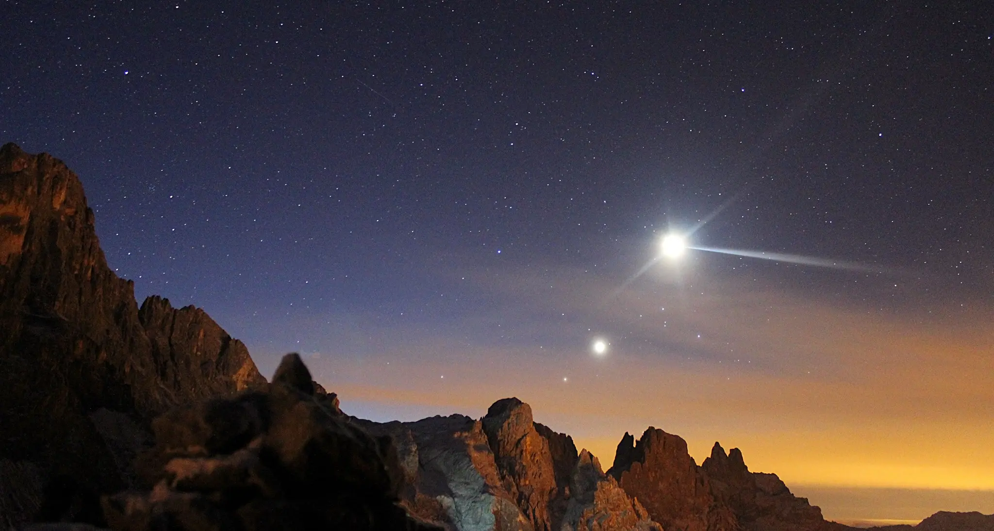 Che foto spettacolare: ecco allineati Saturno, Venere e Luna