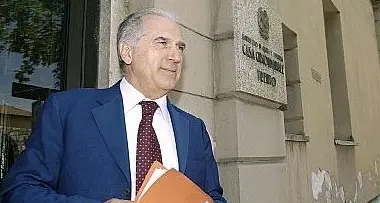 Santini: \"Berlusconi si dimetta\"