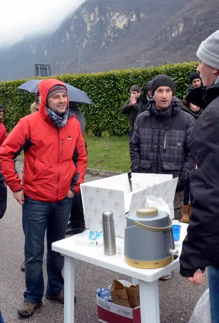 Subaru chiude i cancelli, esplode l’ira / VIDEO