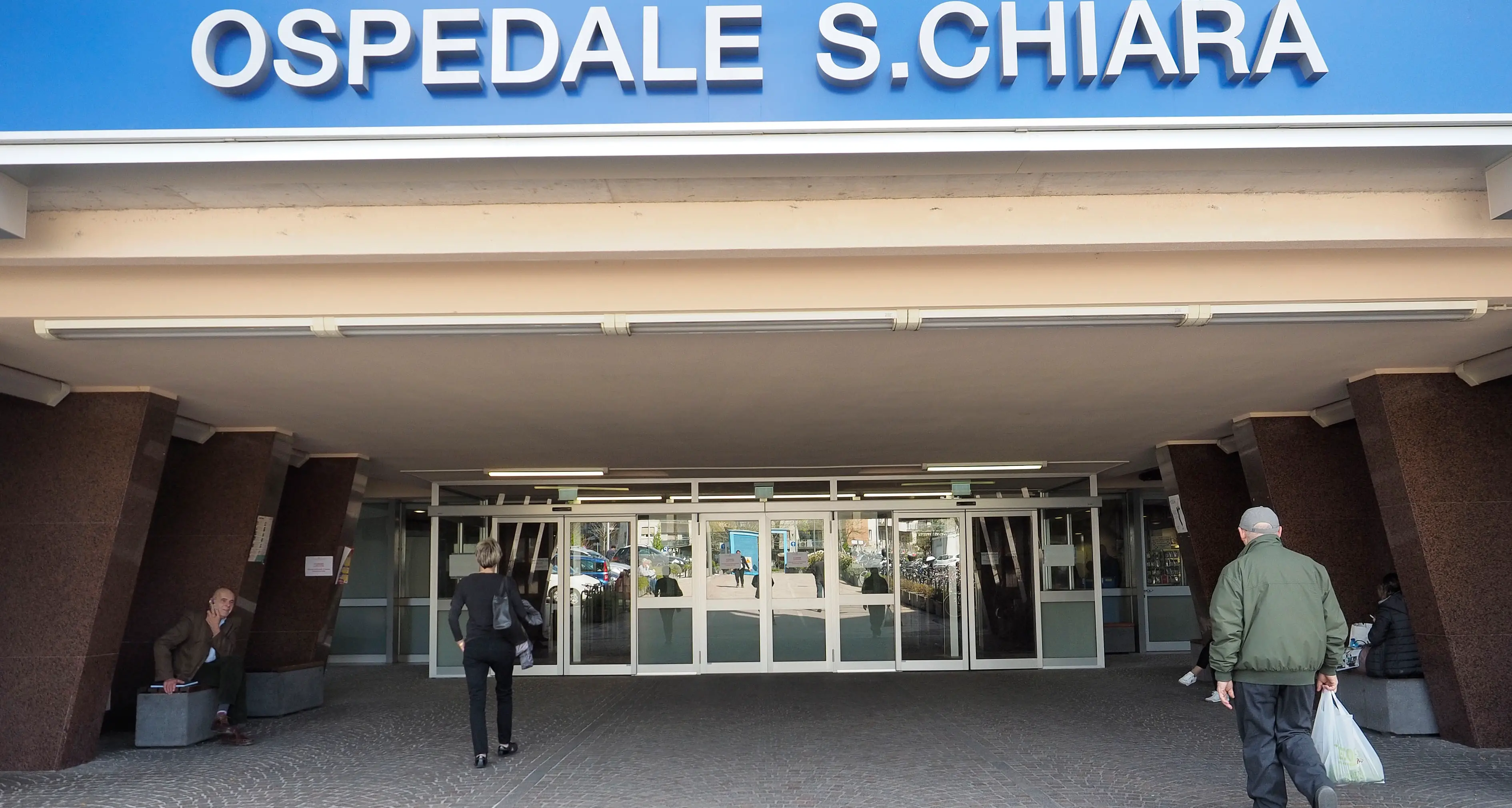 Ruba un cellulare, denunciato un paziente del S.Chiara