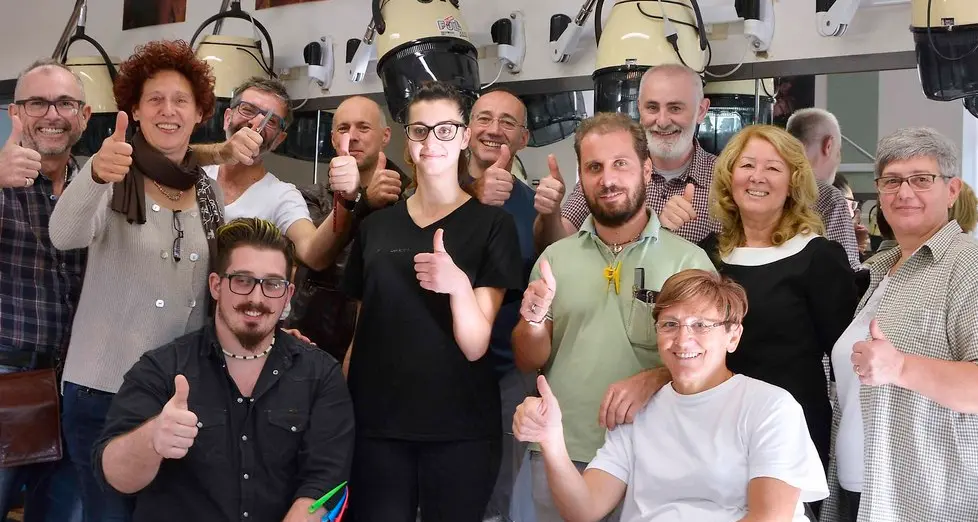 Rovereto, i «parrucchieri solidali» alle Barelli