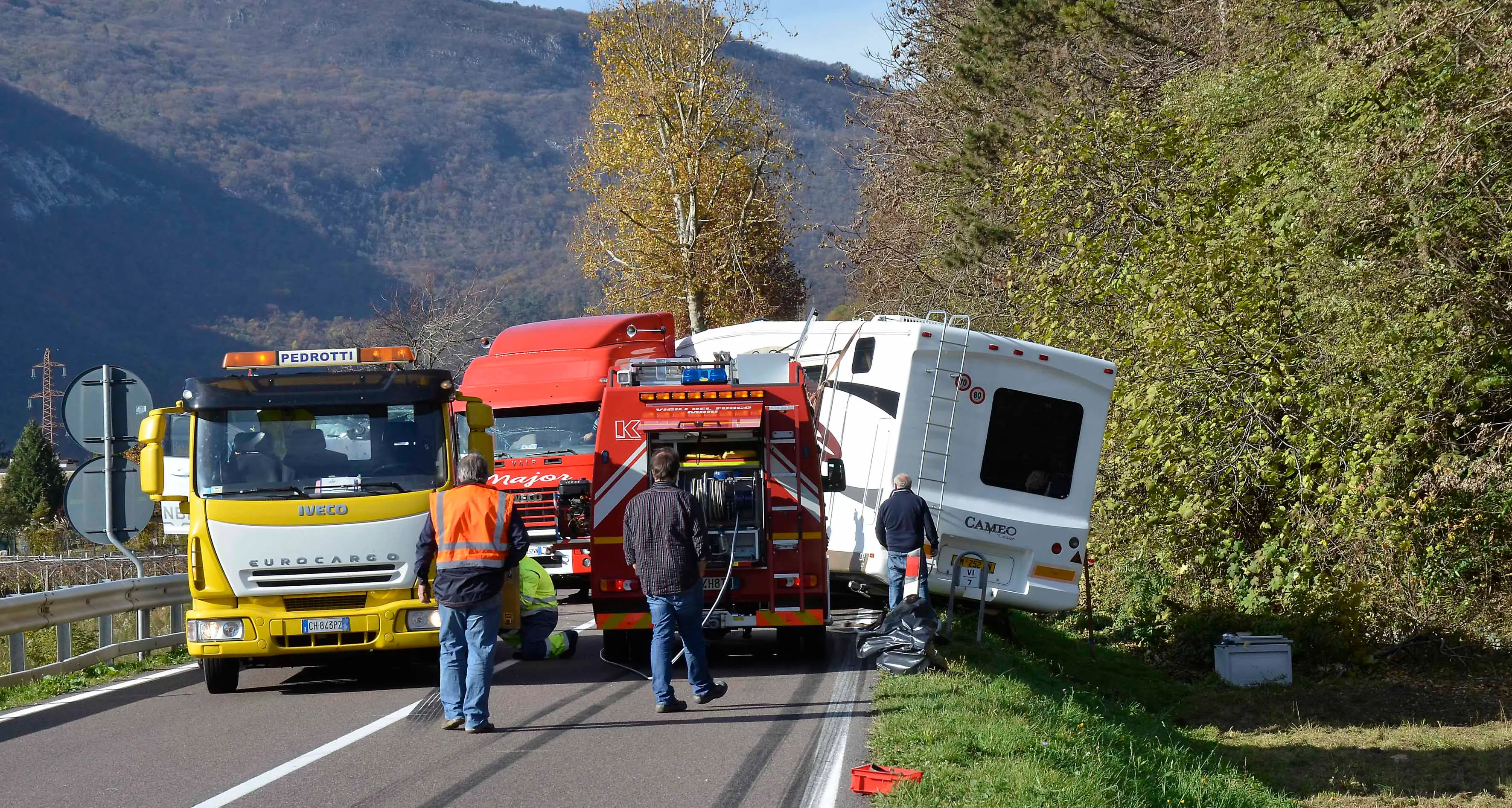 Loppio, Tir contro auto davanti alla discoteca Fanum