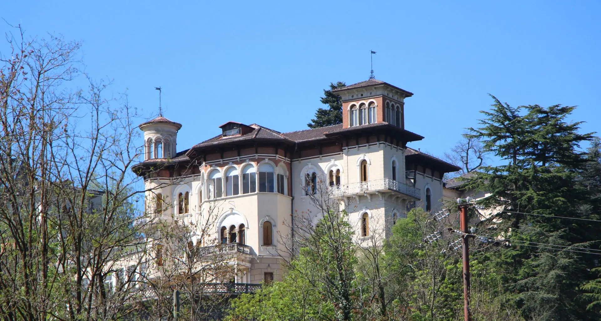 Villa Rosa, le immagini della vergogna