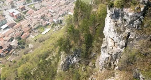 Vallo tomo, misterioso scoppio al diedro