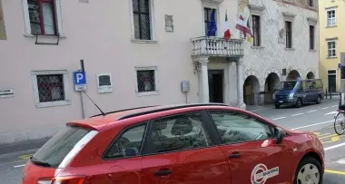 Il car sharing «rottama» l'auto blu