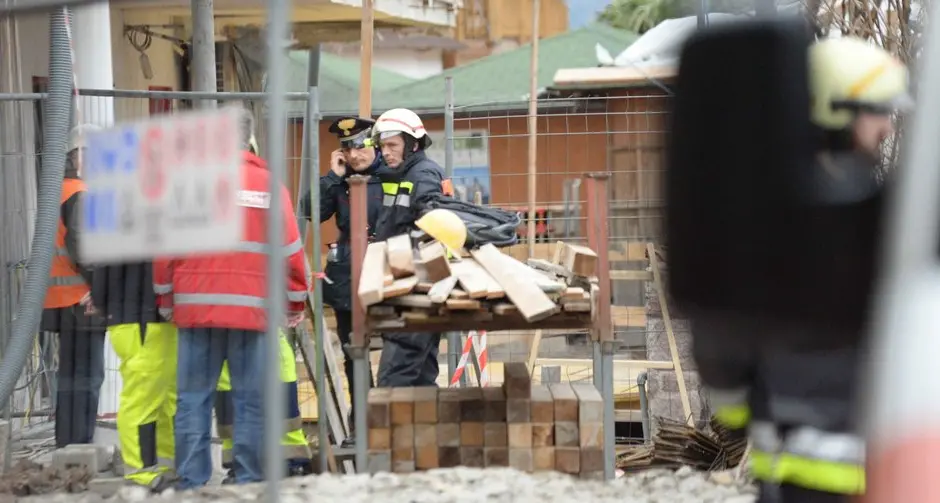 Muore schiacciato dal blocco di cemento