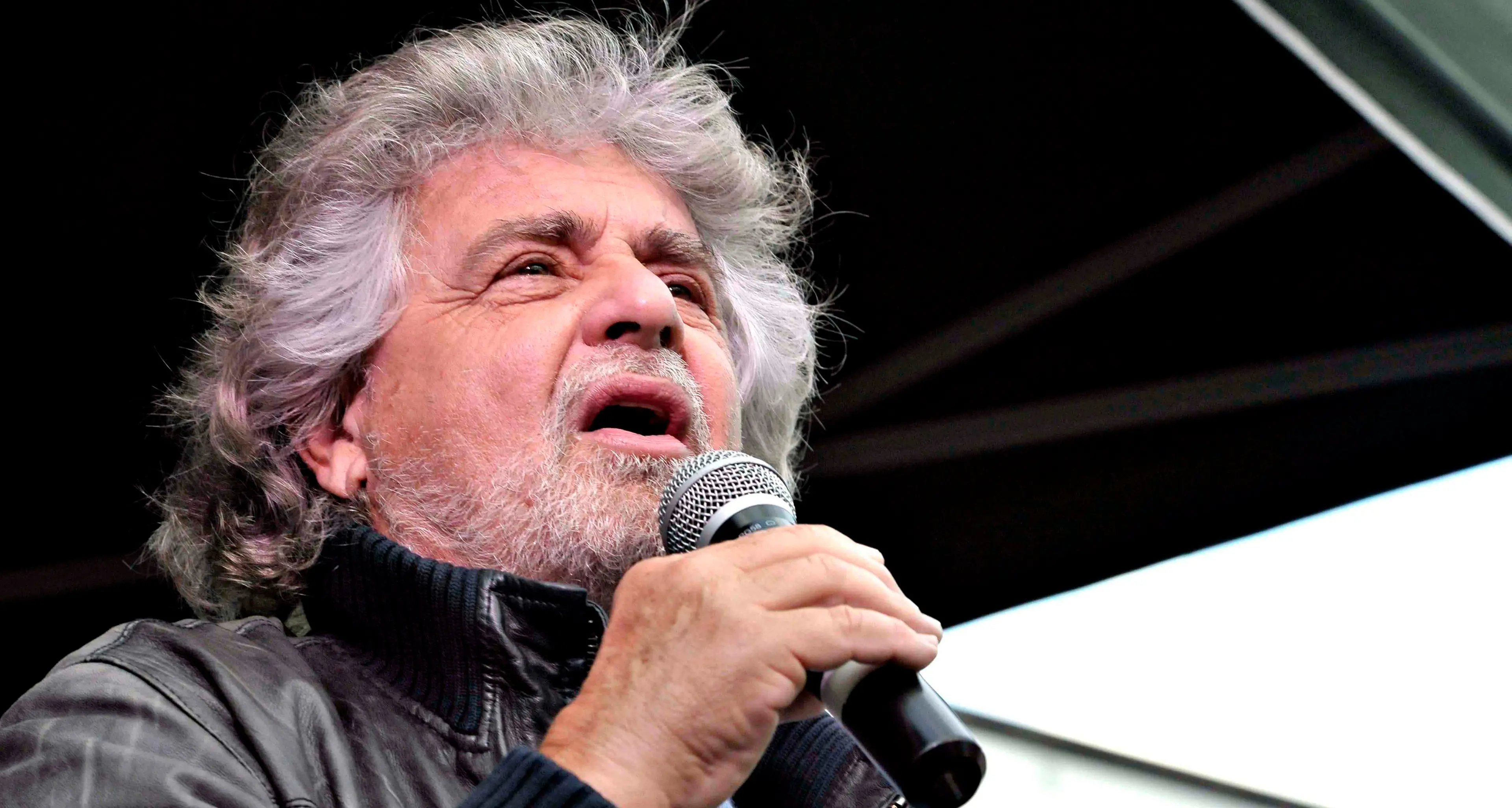 Grillo contro il \"privilegio\" dei parcheggi gratis agli ex consiglieri trentini